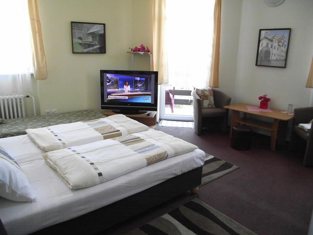 Penzion Slavia Poprad Exterior foto
