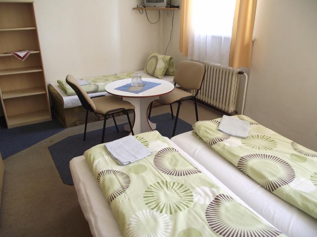 Penzion Slavia Poprad Exterior foto