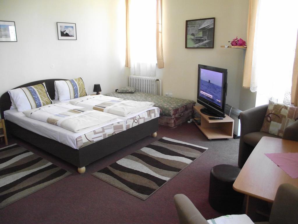 Penzion Slavia Poprad Exterior foto